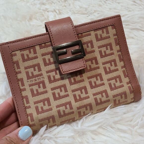 💯 Authentic Fendi Organizer 🍀 - Picture 14 of 15